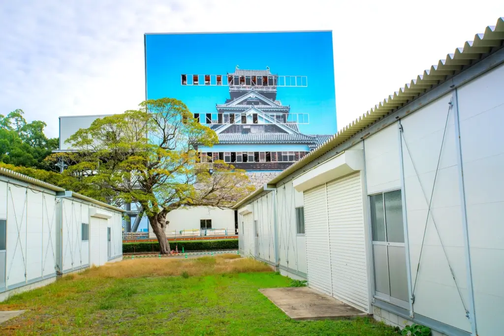 A rear courtyard in Kumamoto Castle.