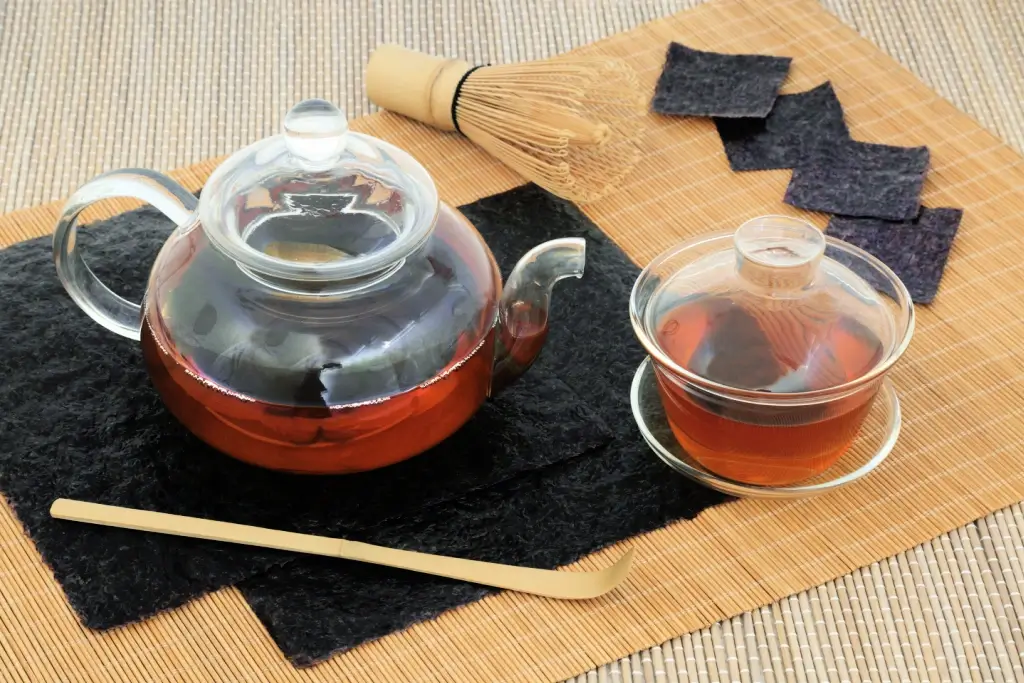 A pot of kelp tea with sheets of seaweed.