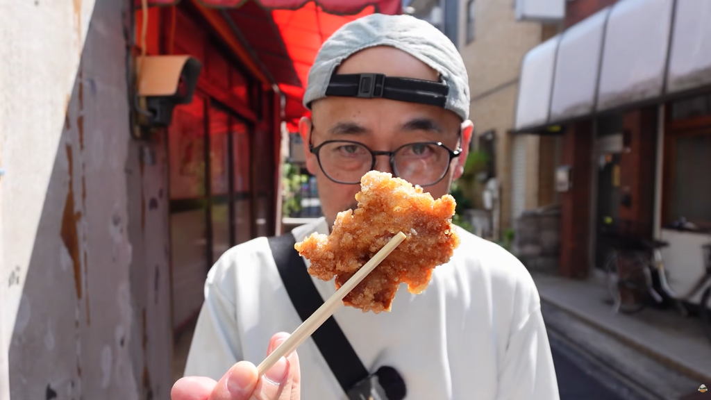 TabiEats trying Fried Karaage in Nogataya